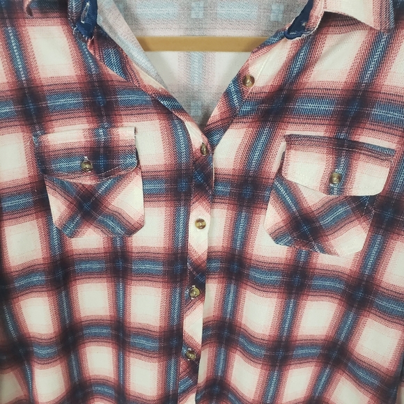 5/$12 Women’s Eden & Olivia Knit Top Button Up Shirt - Picture 5 of 10